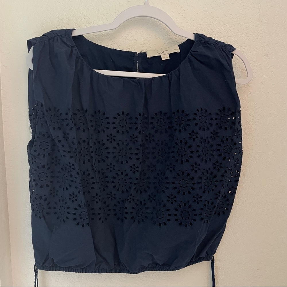 LOFT Eyelet Side Tie Pleated Bubble Top Medium Petite - Picture 4 of 6
